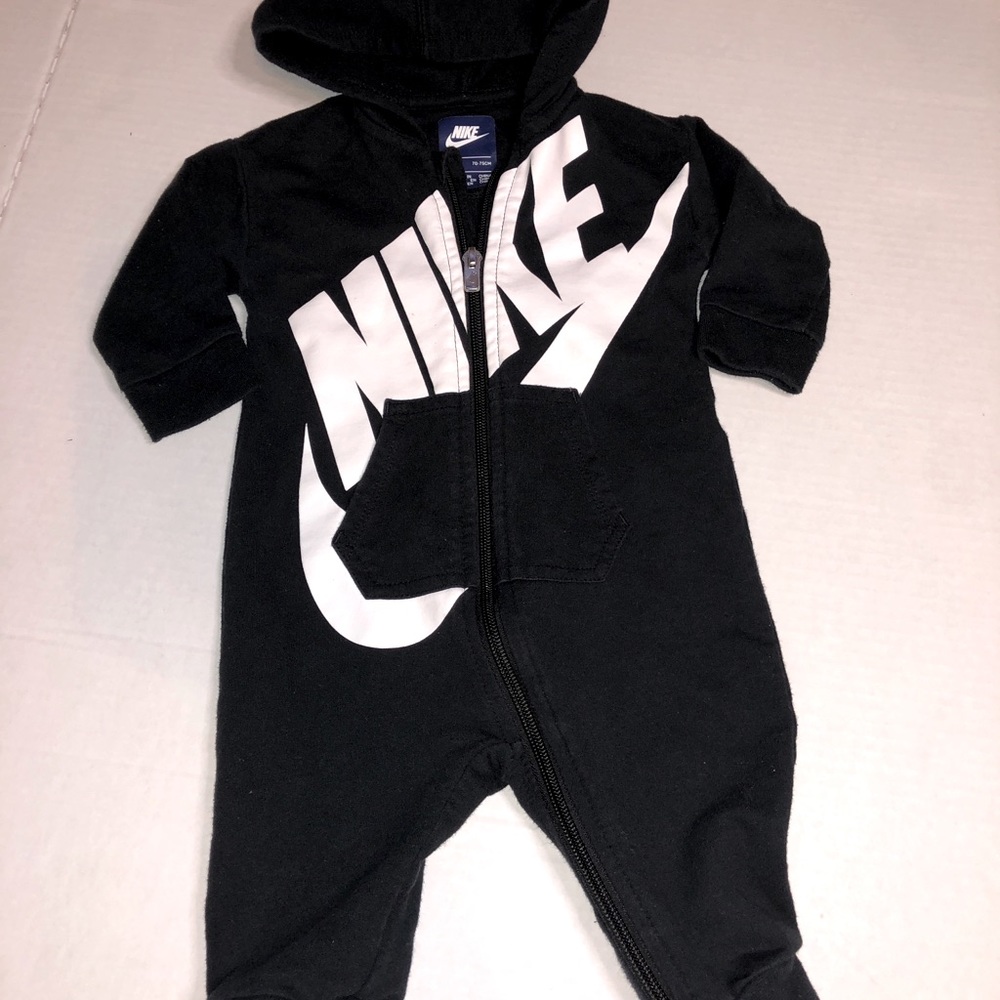 Long sleeve Nike Baby Black zip romper, 6-9m